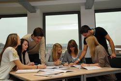 Studierende in Diskussion