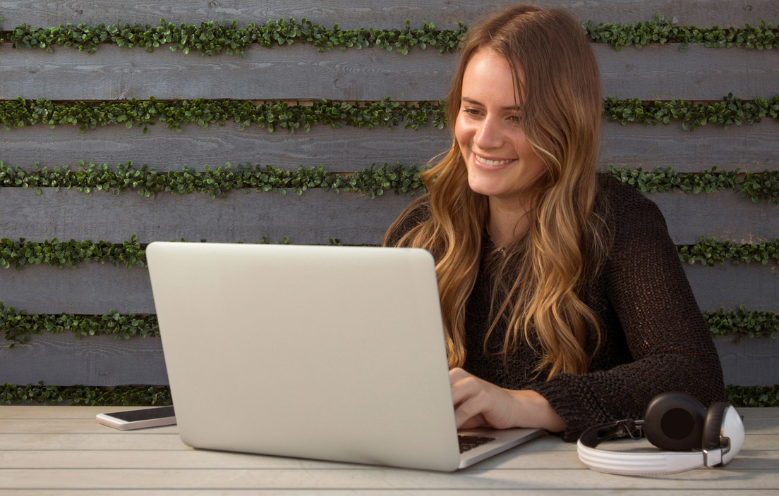 Studierende am Laptop