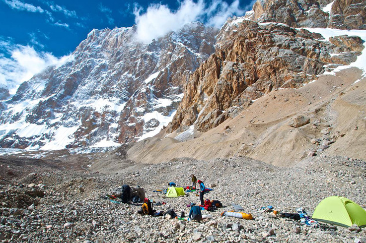 Zwischenlager der Bergsteiger in 4.800 Metern Höhe.