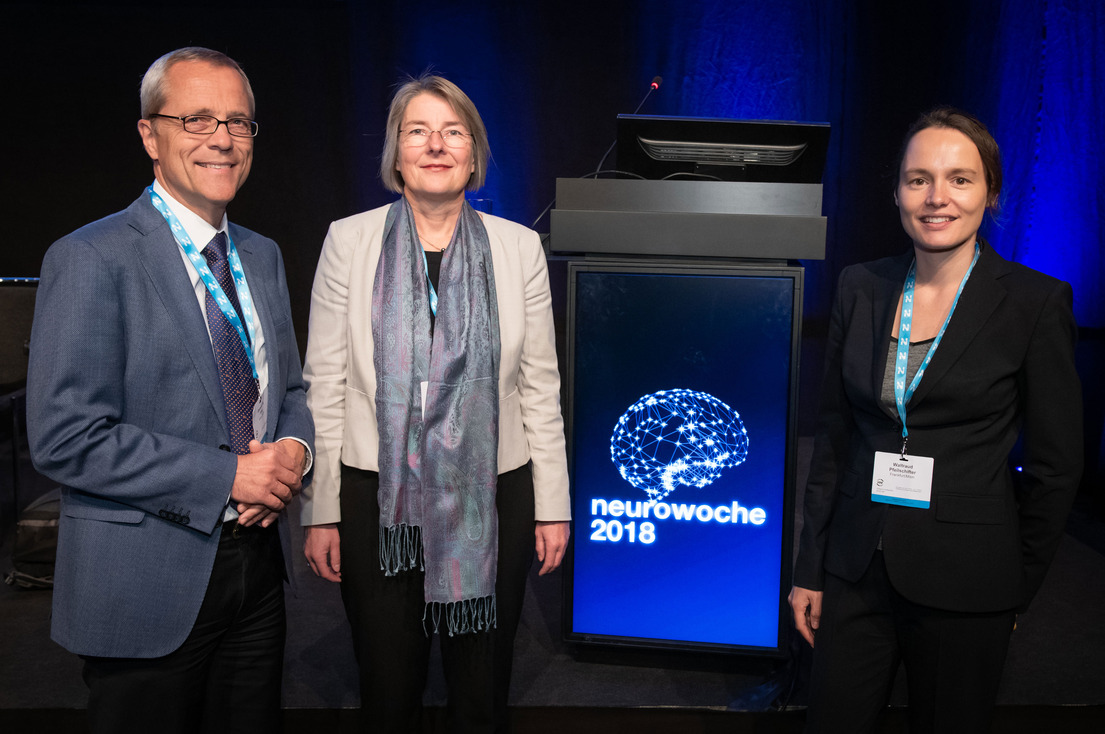 Eröffnung Neurowoche Berlin durch Prof. Dr. Anne-Kathrin Cassier-Woidasky (Mitte), DGN-Präsident Prof. Dr. med. Gereon R. Fink (links)