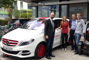 Abfahrt des Triple eCars in Stuttgart