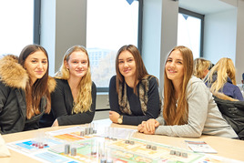 Studieninfotag 2018: Studieninteressierte beim ZMS-Planspiel