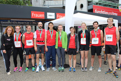 Zufriedene Läufer nach dem 7-km-Lauf