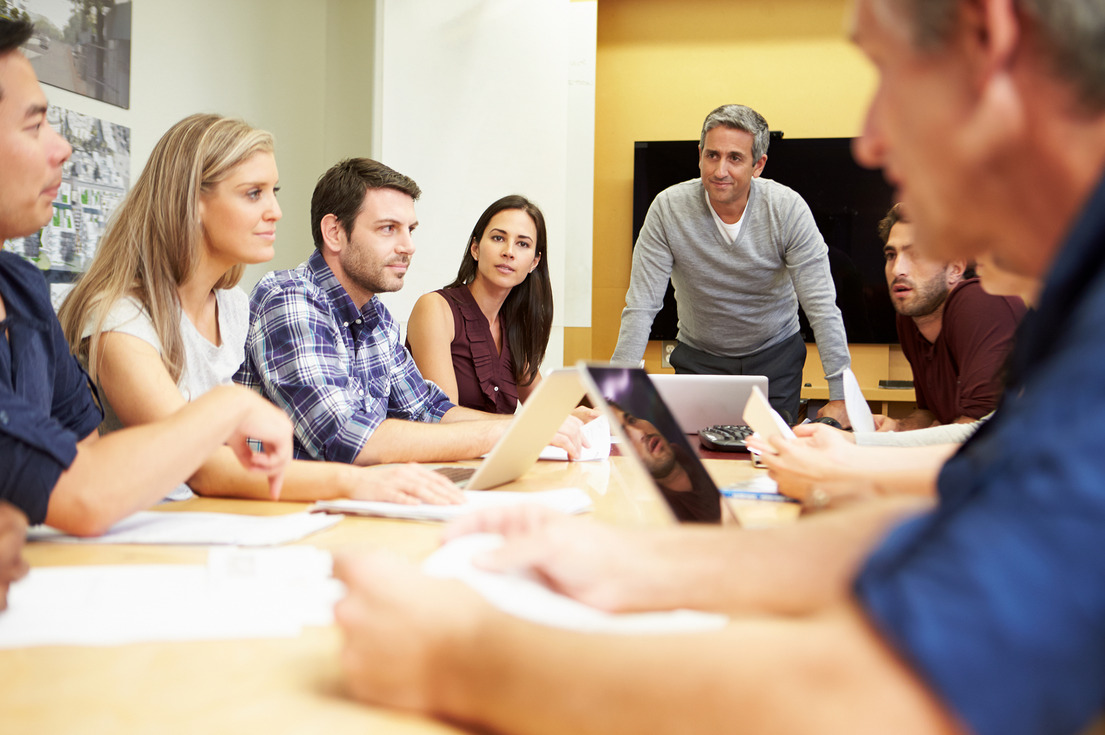 Studierende in einer Gruppendiskussionen ©Monkey_Business_Images - shutterstock.com