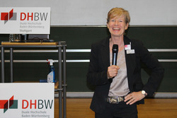 Prof. Dr. Eva Hungerland moderiert