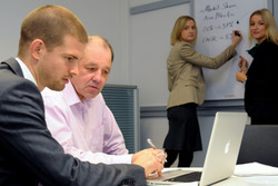 Projektgruppe in Diskussion