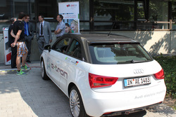 Audi A1 E-tron beim Tanken