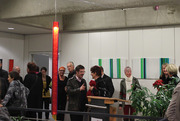 Gäste der Vernissage in der DHBW Stuttgart.