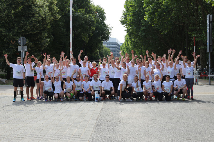 Teilnehmende der DHBW Stuttgart am 7-km Lauf beim Stuttgart-Lauf 2018.