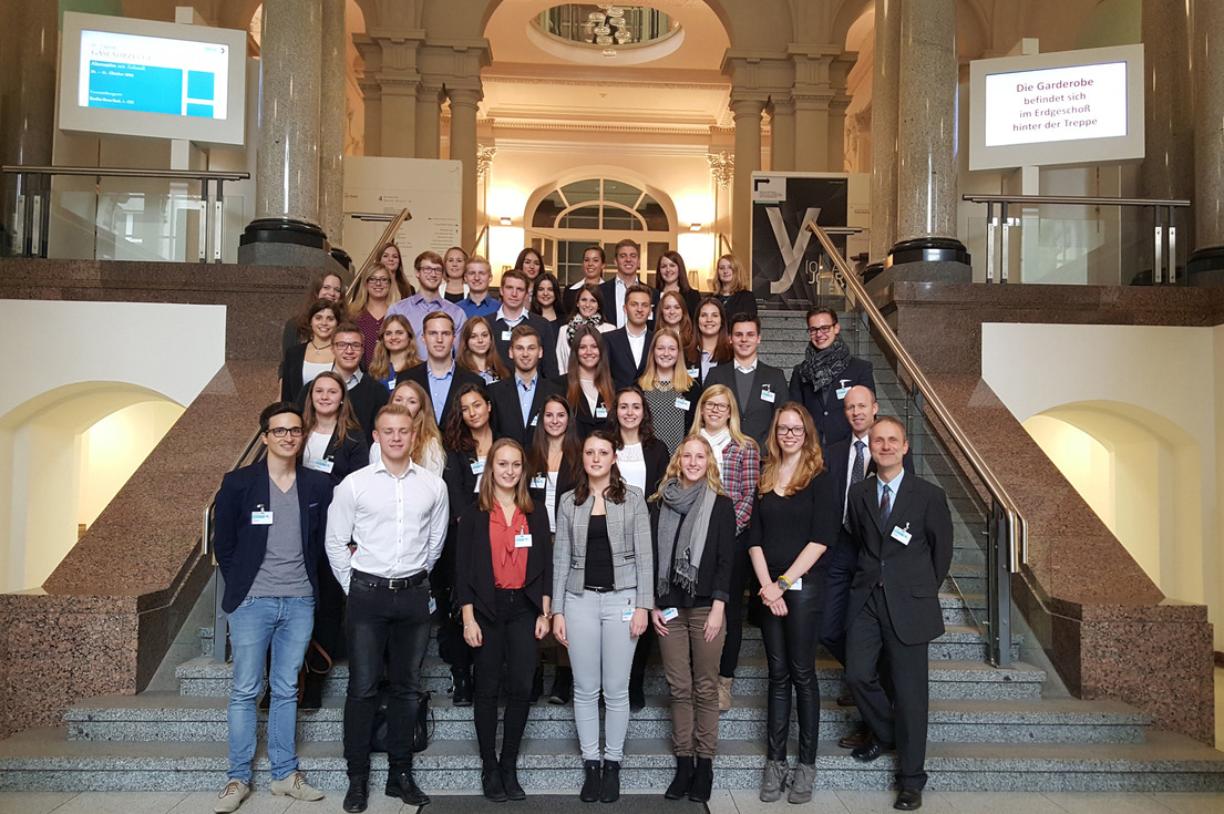 Studierende des Studiengangs BWL-Industrie: Industrielles Servicemanagement besuchen Fachforum "Smart Services" im Haus der Wirtschaft