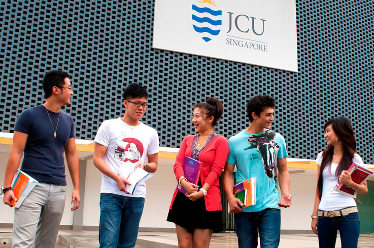 Studierende der JCU Singapur