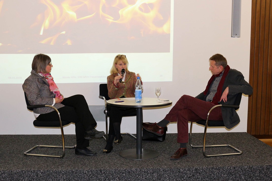 v.l.n.r.: Nicola Hille, Geschäftsführerin von Gender Consulting der Universität Stuttgart, Karin Maag, gesundheitspolitische Sprecherin der CDU/CSU-Fraktion im Deutschen Bundestag und Heribert Krekel vom Gleichstellungsbüro der DHBW Stuttgart.