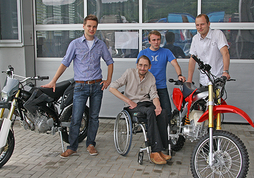 Studierende des Studiengang Maschinenbau mit Schwerpunkt Kfz-Prüftechnik