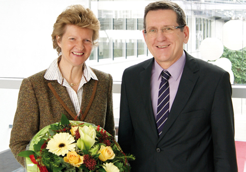 DHBW-Präsident Professor Reinhold R. Geilsdörfer und Dr. Gisela Meister-Scheufelen nach der Bestätigung ihrer Wahl zur Kanzlerin durch den Senat der Hochschule